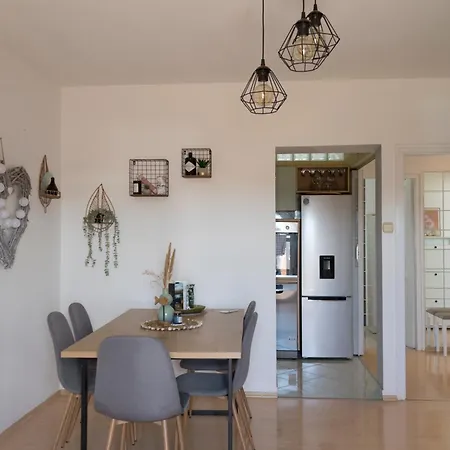 Nest 5 Apartment