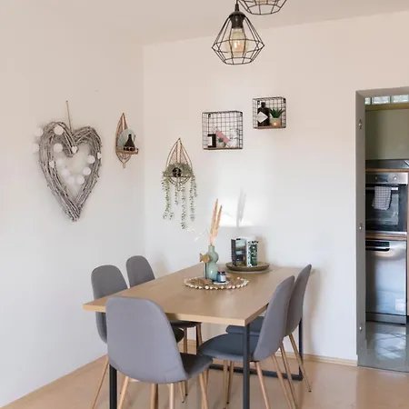 Apartment Nest 5 *