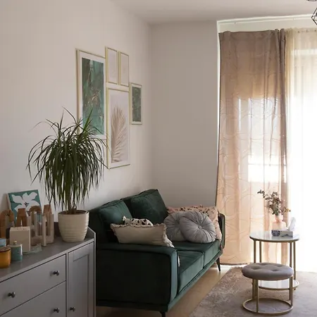 Apartment Nest 5 *